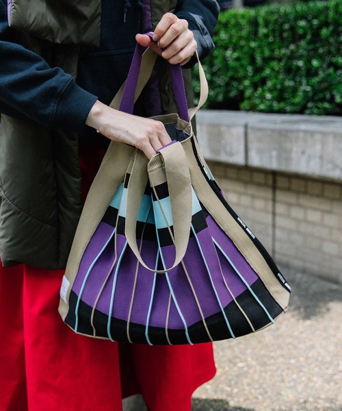 MARECHAL TERRE(マルシャルテル)の「プリーツニットバック(ショルダーバッグ・レディース・ベージュ/グレー/オレンジ/ブラック・FREE)」の3枚目の写真