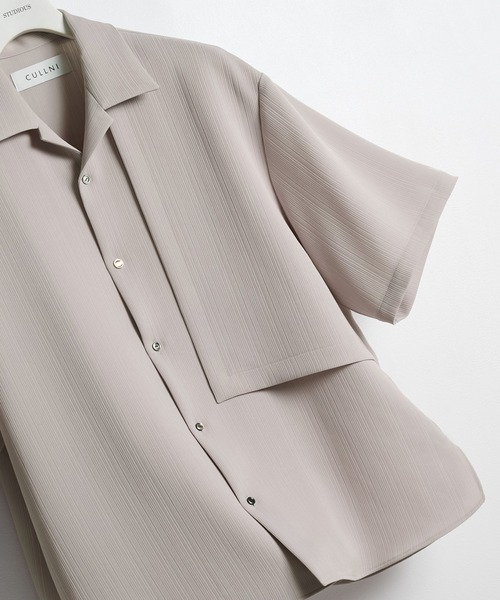 CULLNI(クルニ)の「【CULLNI】別注 Cord pique Asymmetrical Short Sleeve Shirt / ウォッシャブル / 伸縮素材(シャツ/ブラウス・メンズ・グリーン/グレー/ブラック/ホワイト/ネイビー/ベージュ・2/1)」の3枚目の写真