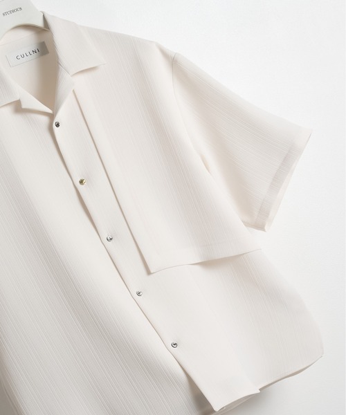 CULLNI(クルニ)の「【CULLNI】別注 Cord pique Asymmetrical Short Sleeve Shirt / ウォッシャブル / 伸縮素材(シャツ/ブラウス・メンズ・グリーン/グレー/ブラック/ホワイト/ネイビー/ベージュ・2/1)」の2枚目の写真