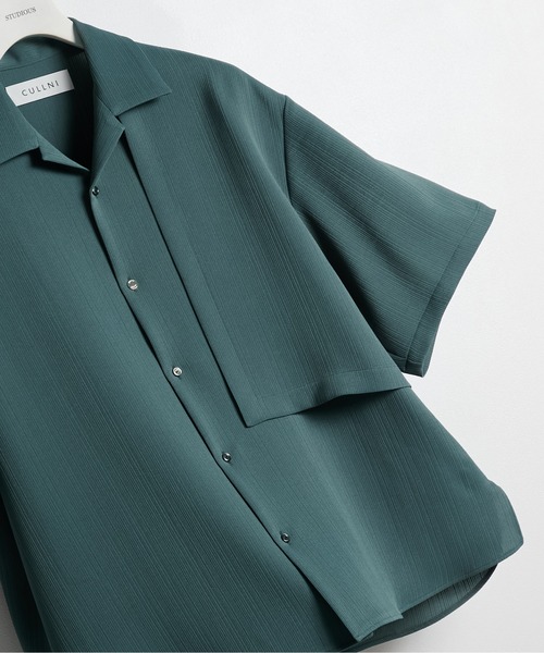 CULLNI(クルニ)の「【CULLNI】別注 Cord pique Asymmetrical Short Sleeve Shirt / ウォッシャブル / 伸縮素材(シャツ/ブラウス・メンズ・グリーン/グレー/ブラック/ホワイト/ネイビー/ベージュ・2/1)」の5枚目の写真