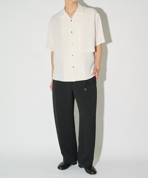 CULLNI(クルニ)の「【CULLNI】別注 Cord pique Asymmetrical Short Sleeve Shirt / ウォッシャブル / 伸縮素材(シャツ/ブラウス・メンズ・グリーン/グレー/ブラック/ホワイト/ネイビー/ベージュ・2/1)」の9枚目の写真