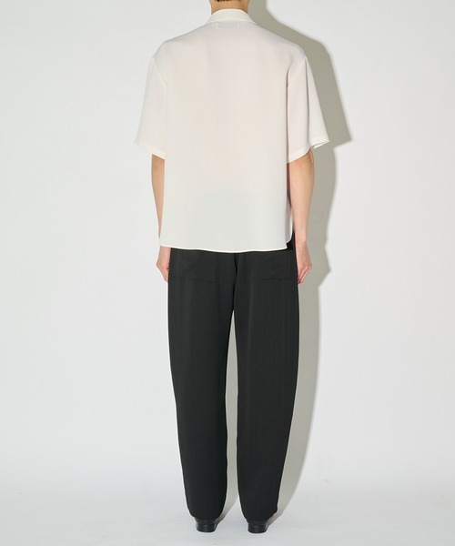CULLNI(クルニ)の「【CULLNI】別注 Cord pique Asymmetrical Short Sleeve Shirt / ウォッシャブル / 伸縮素材(シャツ/ブラウス・メンズ・グリーン/グレー/ブラック/ホワイト/ネイビー/ベージュ・2/1)」の11枚目の写真
