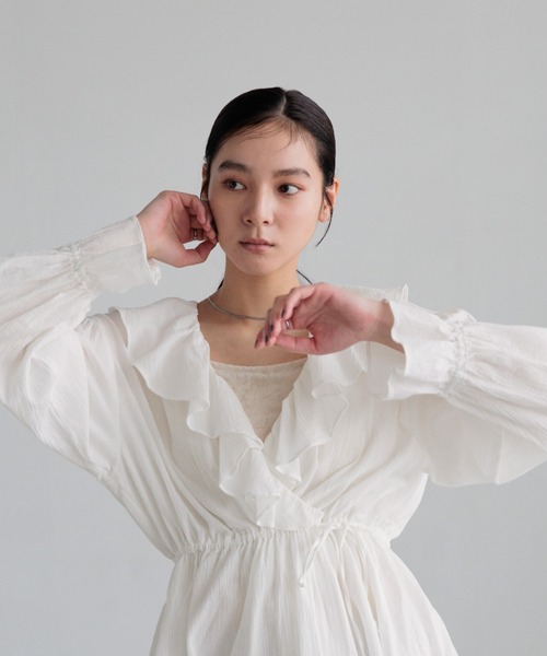 LOWRYS FARM（ローリーズファーム）の「フリルカシュクールブラウス　1061742（シャツ/ブラウス・レディース・ホワイト/アイボリー/ブラック・FREE）」の7枚目の写真
