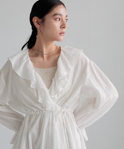LOWRYS FARM（ローリーズファーム）の「フリルカシュクールブラウス　1061742（シャツ/ブラウス・レディース・ホワイト/アイボリー/ブラック・FREE）」の6枚目の写真