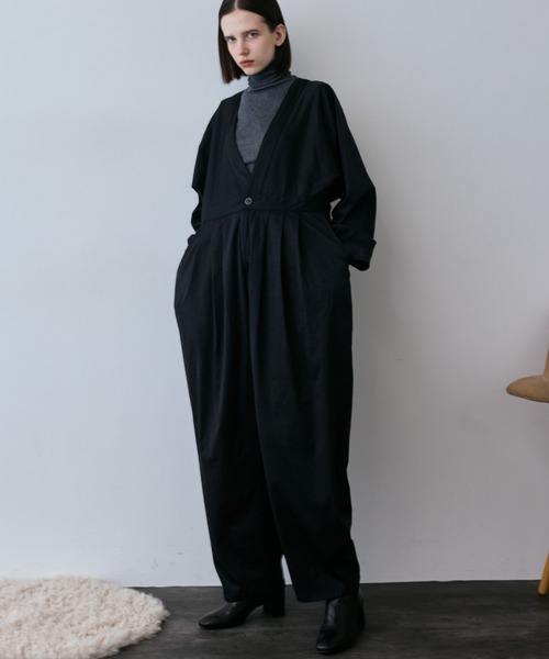 Libra Cue(リブラ キュー)の「2wayVネックオールインワン(つなぎ/オールインワン・レディース・ブラック/ピンク・2/1)」の5枚目の写真