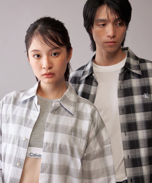 Calvin Klein(カルバン・クライン)の「【ZOZO限定】リラックスフィット チェック ロングスリーブシャツ(シャツ/ブラウス・メンズ・ブラック/ホワイト・S/M/XL/L)」の2枚目の写真