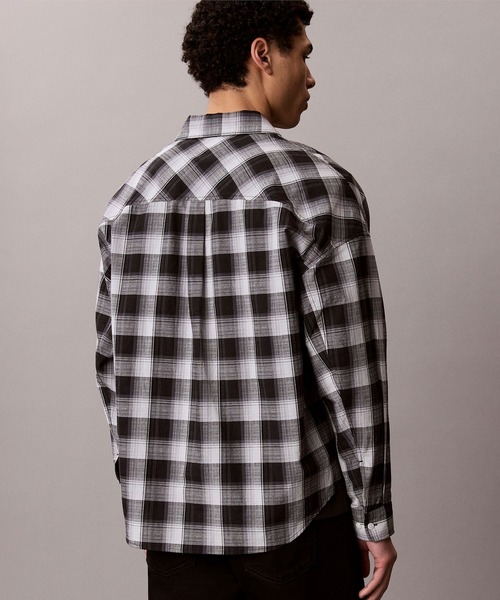Calvin Klein(カルバン・クライン)の「【ZOZO限定】リラックスフィット チェック ロングスリーブシャツ(シャツ/ブラウス・メンズ・ブラック/ホワイト・S/M/XL/L)」の3枚目の写真