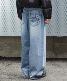 MAHAGRID（マハグリッド）の「『mahagrid/マハグリット』SOLAR EMB CURVED DENIM PANT/ソーラーエンブロイダリーカーブドデニムパンツ（デニムパンツ）」