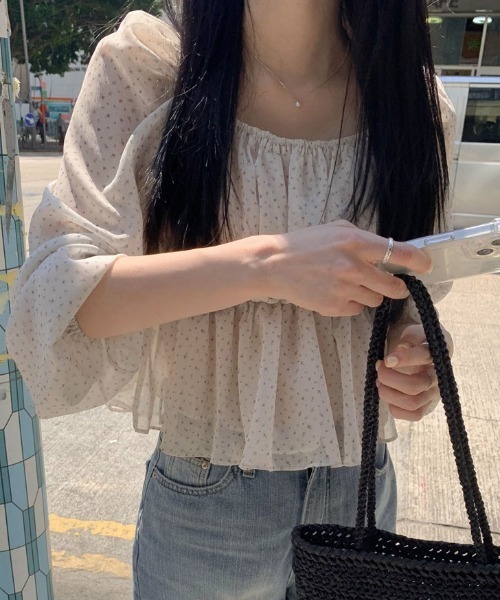 FLINEA(フリネア)の「スクエアネックライン花柄パフスリーブブラウス(シャツ/ブラウス・レディース・ベージュ・FREE)」の6枚目の写真