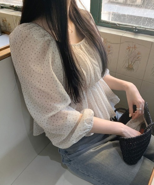 FLINEA(フリネア)の「スクエアネックライン花柄パフスリーブブラウス(シャツ/ブラウス・レディース・ベージュ・FREE)」の8枚目の写真
