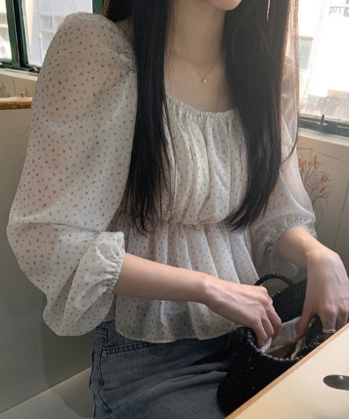 FLINEA(フリネア)の「スクエアネックライン花柄パフスリーブブラウス(シャツ/ブラウス・レディース・ベージュ・FREE)」の13枚目の写真