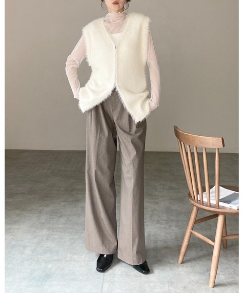 She's Closet(シーズクローゼット)の「長袖 サムホール プチハイネック シアートップス ロングTシャツ(Tシャツ/カットソー・レディース・ブラック/ボルドー/ブラウン/オフホワイト・FREE)」の14枚目の写真