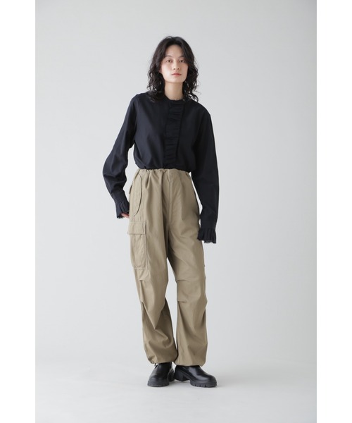 YLEVE(イレーヴ)の「YLEVE / COTTON LINEN HIGH TWIST GABARDINE M51 TR(その他パンツ・レディース・カーキ・2)」の3枚目の写真