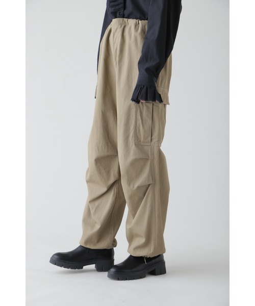 YLEVE(イレーヴ)の「YLEVE / COTTON LINEN HIGH TWIST GABARDINE M51 TR(その他パンツ・レディース・カーキ・2)」の5枚目の写真