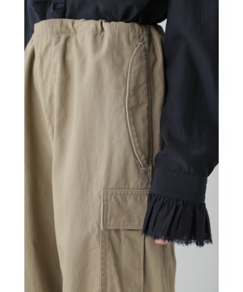 YLEVE(イレーヴ)の「YLEVE / COTTON LINEN HIGH TWIST GABARDINE M51 TR(その他パンツ・レディース・カーキ・2)」の7枚目の写真