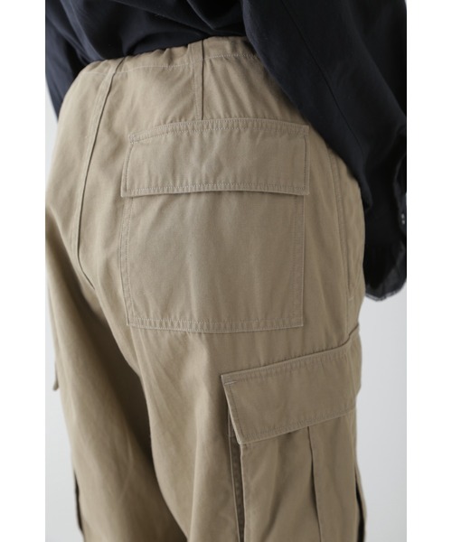 YLEVE(イレーヴ)の「YLEVE / COTTON LINEN HIGH TWIST GABARDINE M51 TR(その他パンツ・レディース・カーキ・2)」の11枚目の写真