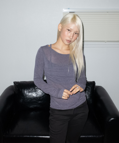 CHICKS(チックス)の「シャーリングレイヤードドレープスリム長袖Tシャツ チャコールメランジ(Tシャツ/カットソー・レディース・チャコールグレー・ONE SIZE)」の5枚目の写真