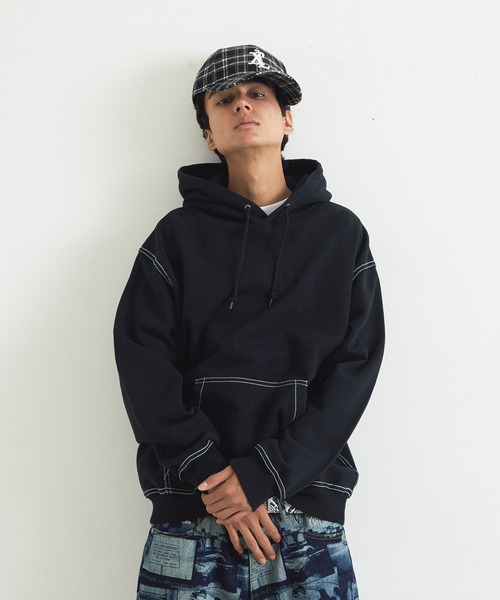 XLARGE(エクストララージ)の「CONTRAST STITCH HOODED SWEATSHIRT(パーカー・メンズ・ブラック/アッシュ/グリーン・XL/L/M/S)」の2枚目の写真