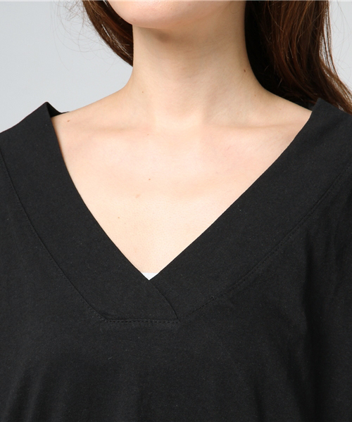 PLAIN CLOTHING（プレーンクロージング）の「Vネックカットソー【PLAIN CLOTHING】（Tシャツ/カットソー・ブラック/ホワイト・FREE）」の6枚目の写真