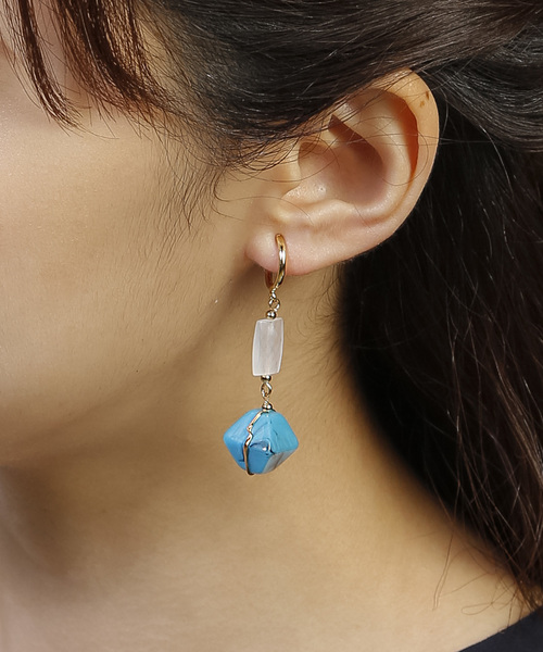 PLAIN CLOTHING(プレーンクロージング)の「ストーンイヤリング【PLAIN CLOTHING】(イヤリング・レディース・ターコイズブルー/ホワイト/ピンク/ミント・FREE)」の4枚目の写真