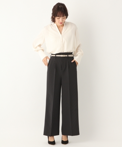 A part by（アパートバイ）の「Vサテンスキッパーブラウス 768816 （シャツ/ブラウス・レディース・オフホワイト/ブラック系その他/グリーン系その他/ネイビー・LARGE/MEDIUM）」の15枚目の写真