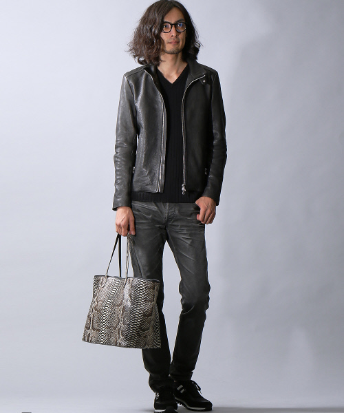 5351 POUR LES HOMMES（ゴーサンゴーイチプールオム）の「ブラックコーティングストレッチチノパン（チノパンツ・メンズ・ブラック/ボルドー/カーキ・44/46/48/50）」の13枚目の写真