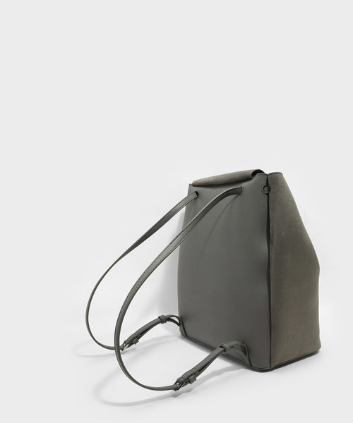 CHARLES & KEITH（チャールズ & キース）の「フロントフラップショルダーバッグ / FRONT FLAP SHOULDER BAG（ショルダーバッグ・レディース・クリアレッド/グレー/ブラック・XL）」の11枚目の写真