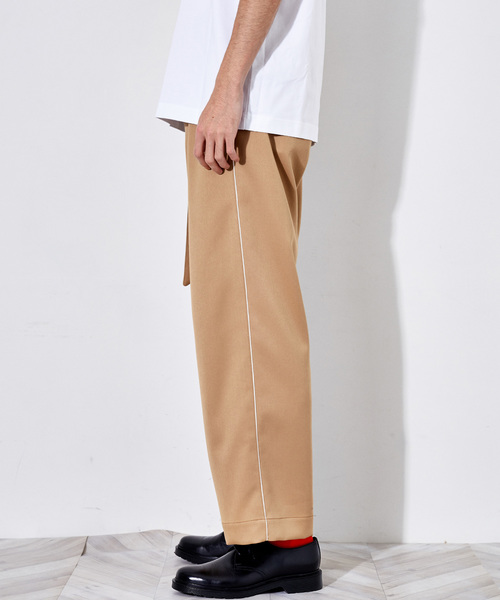 STUDIOUS HIGH（ストゥディオスハイ）の「ホイップドスキンベルテッドワイドパンツ　（その他パンツ・メンズ・ブラウン/ベージュ/ブラック・1/2）」の5枚目の写真