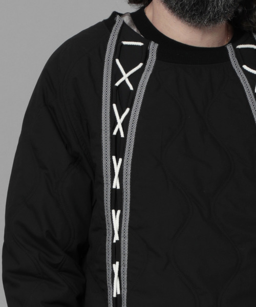 WHITE MOUNTAINEERING（ホワイトマウンテニアリング）の「【White Mountaineering】PRIMALOFT キルトレースアッププルオーバージャケット（ミリタリージャケット・メンズ・ブラック/カーキ・1/2/3）」の16枚目の写真