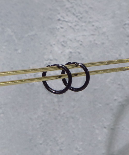 SBG（エスビー）の「SBG サージカルステンレスフープピアス / 金属アレルギー対応（ピアス（両耳用）・メンズ・シルバー/ゴールド/ブラック/ピンクゴールド/ブルー/ブラック系その他/ピンク系その他/ゴールド系その他/ブルー系その他/シルバー系その他・8/10/12/20/16/14）」の2枚目の写真