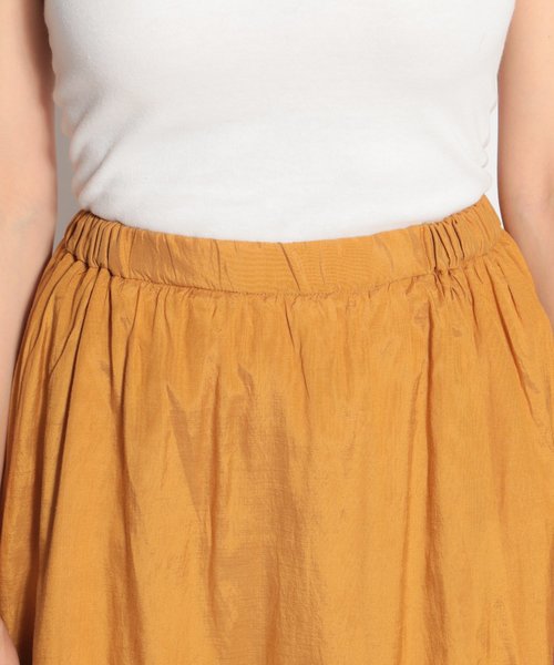 niko and...(ニコアンド)の「ヘムドレープマキシスカート(スカート・レディース・ブラック/グリーン/マスタード・MEDIUM/LARGE)」の4枚目の写真