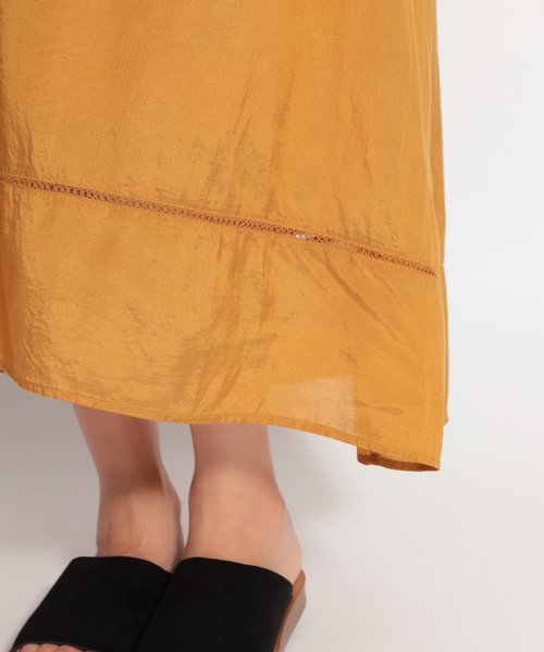 niko and...(ニコアンド)の「ヘムドレープマキシスカート(スカート・レディース・ブラック/グリーン/マスタード・MEDIUM/LARGE)」の5枚目の写真