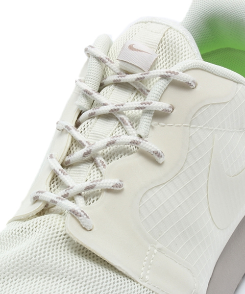 NIKE（ナイキ）の「ナイキ ローシラン WMNS NIKE ROSHERUN HYP 642233 