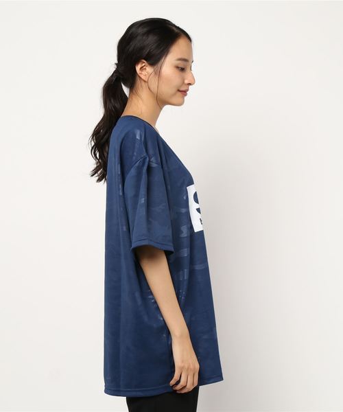 SY32 by SWEET YEARS(エスワイサーティトゥバイスィートイヤーズ)の「/SY32 by SWEET YEARS/CAMO LOGO TEE(Tシャツ/カットソー・レディース・ネイビー/ホワイト/ブラック/チャコールグレー・X-SMALL/XXX-LARGE/XX-LARGE/SMALL/LARGE/MEDIUM/X-LARGE/XXXX-LARGE/XX-SMALL/XXX-SMALL)」の5枚目の写真