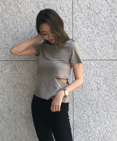 ENVYM（アンビー）の「カッテイングアシメＴシャツ（Tシャツ/カットソー・レディース・ベージュ/ブラック/ホワイト/カーキ・FREE）」の8枚目の写真