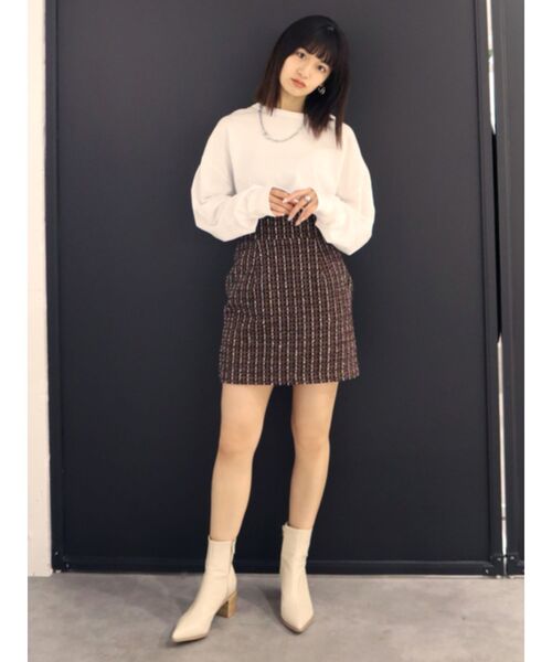 EMODA(エモダ)の「ポインテッドトゥブーツ(ブーツ・レディース・ブラック/ベージュ・SMALL/MEDIUM/LARGE)」の4枚目の写真