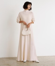 タートルネックロングフレアニットワンピース