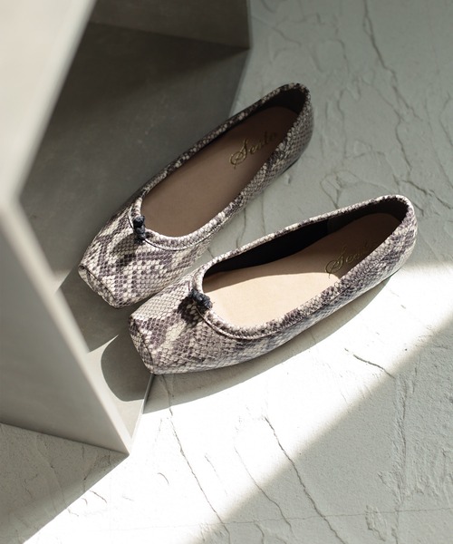 SESTO（セスト）の「グロッシーサテンのスクエアトゥバレエシューズパンプス（バレエシューズ・レディース・パイソン/ブラウン/ブラウン系その他/グレイッシュベージュ/カーキ/ゼブラ/レオパード/ブラック・23.5cm/24.0cm/25.5cm/23.0cm/22.5cm/24.5cm/22.0cm）」の8枚目の写真