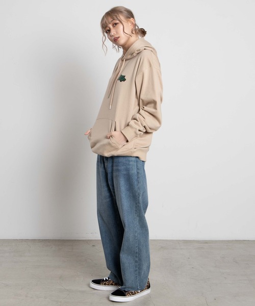 WEGO（ウィゴー）の「WEGO/バックロゴプリントプルパーカー（パーカー・レディース・ベージュ/ブルー・MEDIUM/LARGE/SMALL）」の4枚目の写真