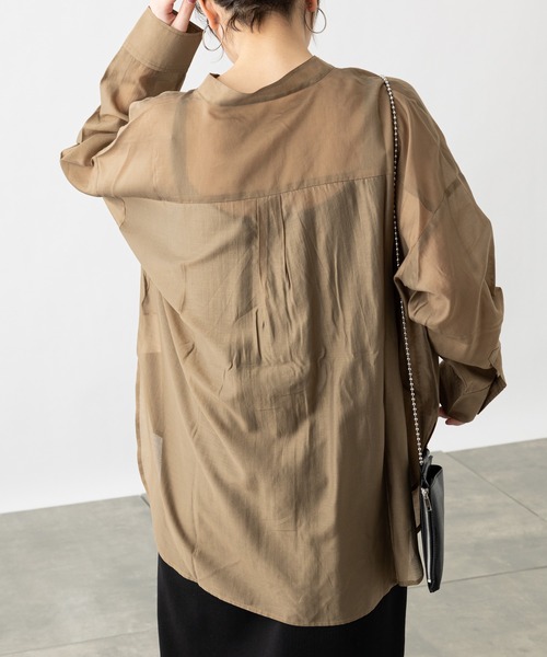 COLONY 2139(コロニートゥーワンスリーナイン)の「再生ポリバンドカラーシアー長袖シャツ(シャツ/ブラウス・レディース・カーキ/オフホワイト/ベージュ/ブラック・MEDIUM/LARGE)」の3枚目の写真