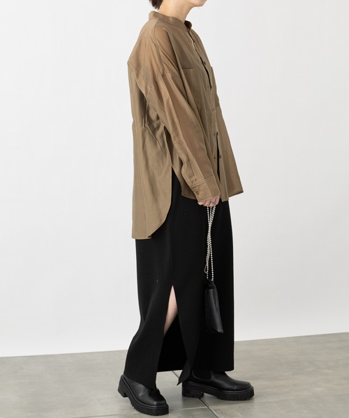 COLONY 2139(コロニートゥーワンスリーナイン)の「再生ポリバンドカラーシアー長袖シャツ(シャツ/ブラウス・レディース・カーキ/オフホワイト/ベージュ/ブラック・MEDIUM/LARGE)」の22枚目の写真