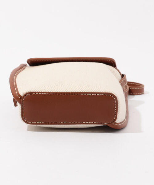 TOMORROWLAND (トゥモローランド)の「The dilettante コットンキャンバス×レザー サコッシュ(ボディバッグ/ウエストポーチ・メンズ・ホワイト系その他・FREE)」の2枚目の写真