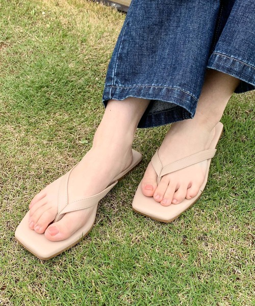 CIAOPANIC TYPY(チャオパニックティピー)の「スクエアトゥトングサンダル(サンダル・レディース・ブラック/ベージュ/ブラウン/パープル・38/36/37)」の3枚目の写真