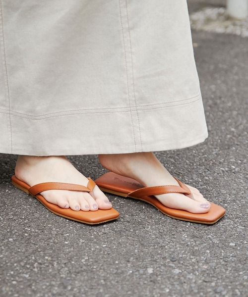 CIAOPANIC TYPY(チャオパニックティピー)の「スクエアトゥトングサンダル(サンダル・レディース・ブラック/ベージュ/ブラウン/パープル・38/36/37)」の2枚目の写真