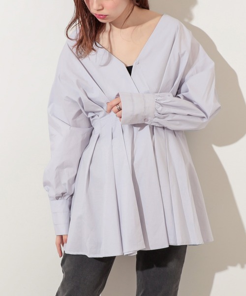 natural couture(ナチュラルクチュール)の「【WEB限定カラー有り】おしゃれタック2WAY大人ブラウス(シャツ/ブラウス・レディース・オフホワイト/ブラック/ベージュ/ラベンダー・FREE)」の4枚目の写真