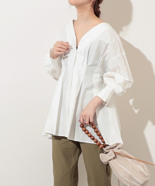 natural couture(ナチュラルクチュール)の「【WEB限定カラー有り】おしゃれタック2WAY大人ブラウス(シャツ/ブラウス・レディース・オフホワイト/ブラック/ベージュ/ラベンダー・FREE)」の14枚目の写真