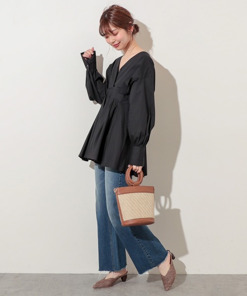 natural couture(ナチュラルクチュール)の「【WEB限定カラー有り】おしゃれタック2WAY大人ブラウス(シャツ/ブラウス・レディース・オフホワイト/ブラック/ベージュ/ラベンダー・FREE)」の18枚目の写真