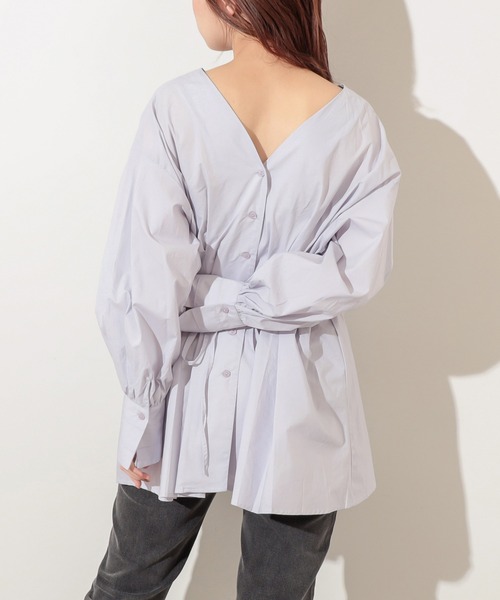 natural couture(ナチュラルクチュール)の「【WEB限定カラー有り】おしゃれタック2WAY大人ブラウス(シャツ/ブラウス・レディース・オフホワイト/ブラック/ベージュ/ラベンダー・FREE)」の6枚目の写真