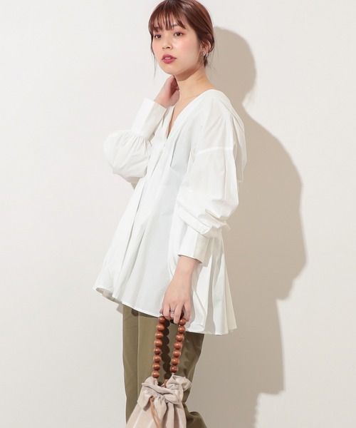 natural couture(ナチュラルクチュール)の「【WEB限定カラー有り】おしゃれタック2WAY大人ブラウス(シャツ/ブラウス・レディース・オフホワイト/ブラック/ベージュ/ラベンダー・FREE)」の21枚目の写真
