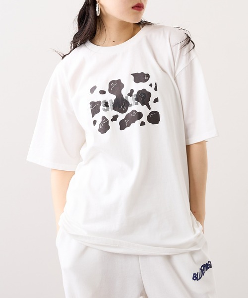 RASVOA（ラスボア）の「ウシ柄スマイル？Ｔシャツ（Tシャツ/カットソー・レディース・ブラック/オフホワイト・FREE）」の2枚目の写真